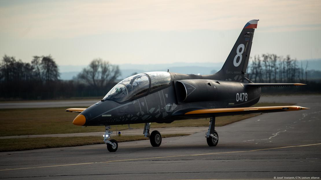 Avioni stërvitor çek L-39 Skyfox - ne toke Avioni stërvitor çek L-39 Skyfox - ne toke