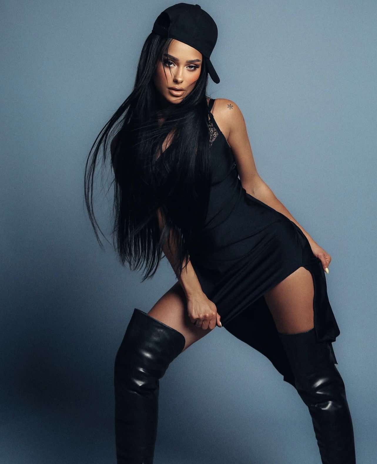 No description available.