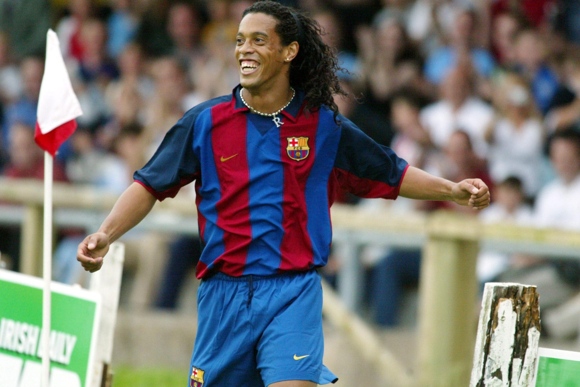 Ronaldinho, en un partido con el Barcelona.