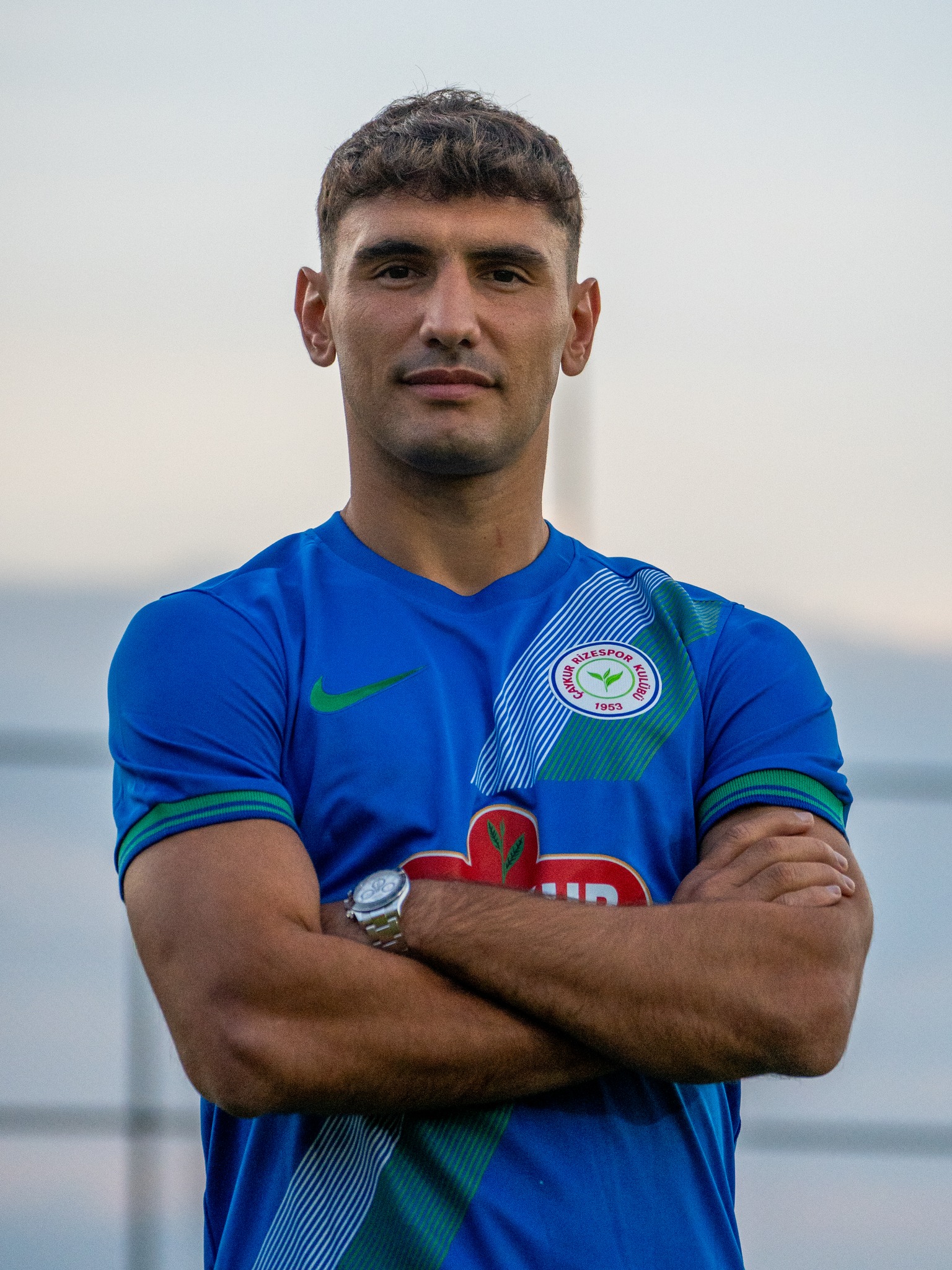 Mund të jetë një imazh i 1 person, duke luajtur futboll, duke luajtur futboll dhe teksti