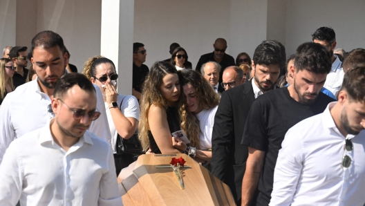 Diogo Jota's wife Rute Cardoso (C,R) and her sister react as former teammates carry the coffin during the funerals of Liverpool's Portuguese forward Diogo Jota and his brother Andre Silva at the Mother Church of Gondomar, on the outskirts of Porto, on July 5, 2025. Liverpool forward Diogo Jota and his brother died in a car crash in Spain on July 3, 2025, sparking widespread grief just after the Portugal star had got married. (Photo by MIGUEL RIOPA / AFP)