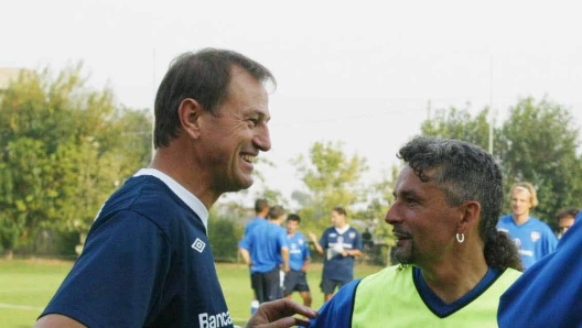 ERBUSCO (BS) 16/09/2003 PRIMO ALLENAMENTO DI ROBERTO BAGGIO nella foto Roberto Baggio con allenatore De Biasi Gianni* FOTO FILIPPO VENEZIA/AGENZIA ALDO LIVERANI