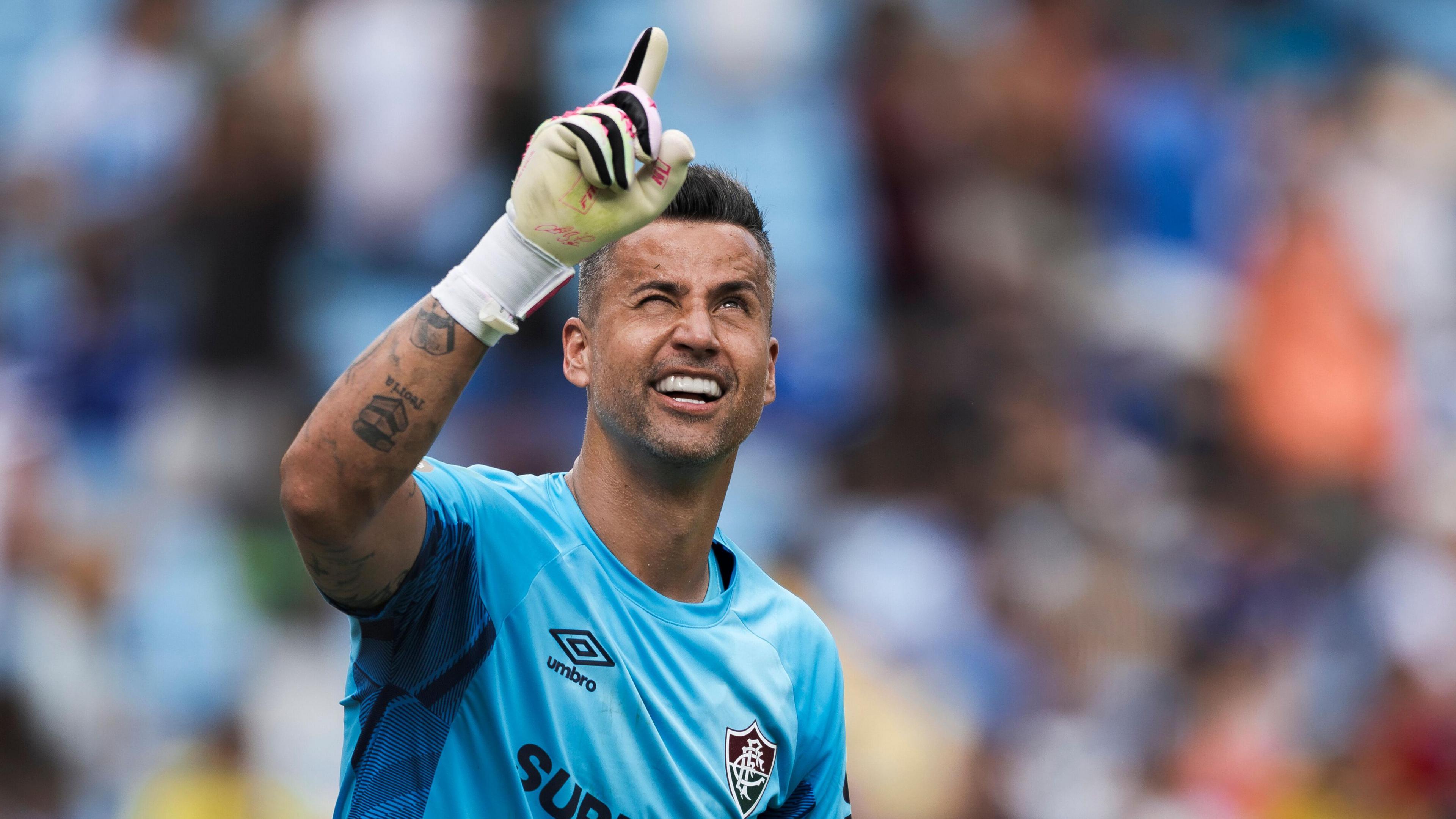 Fluminense goalkeeper Fabio breaks Peter Shilton appearance record - BBC  Sport