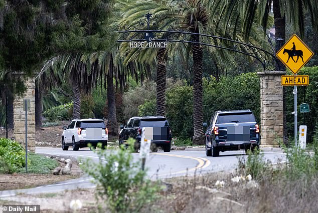 Among the guests who will be there to see Only Murders in the Building star Gomez say yes is Swift who jetted in alone from Kansas City earlier today