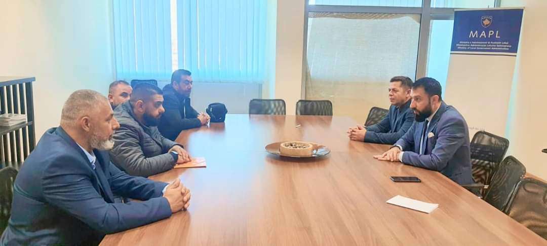 I afërt me ministrin Krasniqi, drejtori i shoqatës që përfitoi 158 mijë euro tash në listën e tij zgjedhore - Insajderi - Foto 25 Takimi i Ministrit Krasniqi me Perfaqesuesit e OJQ ve ne diten e nenshkrimit te kontratave per ndarje te subvencioneve nga Ministria e Finansave