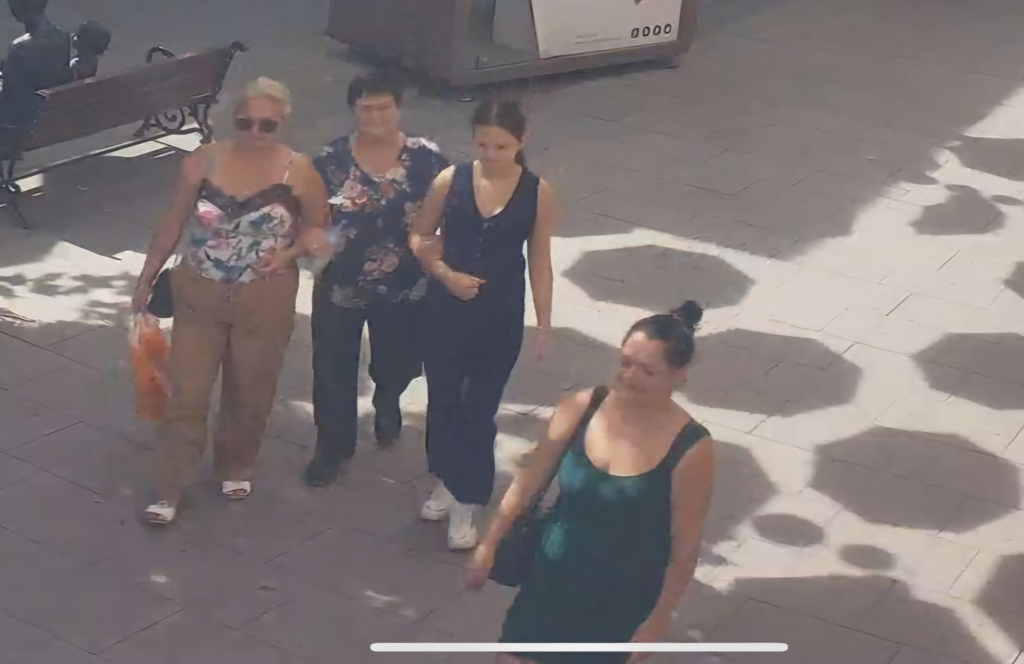 Mund të jetë një imazh i 4 persona
