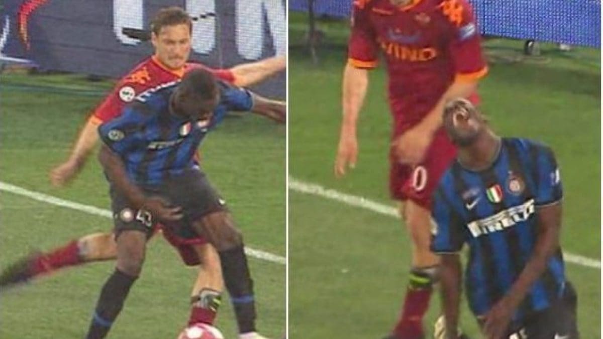 Storia del calcio di Totti a Balotelli: "Il fallo più brutto della mia  carriera"