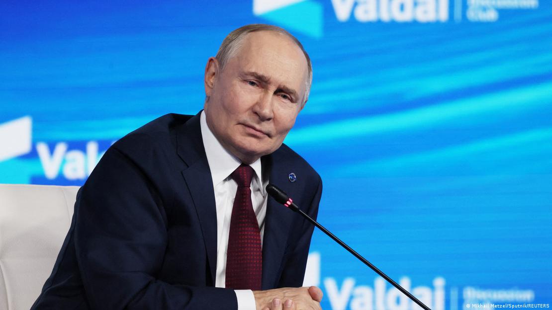 Vladimir Putin para mikrofonit