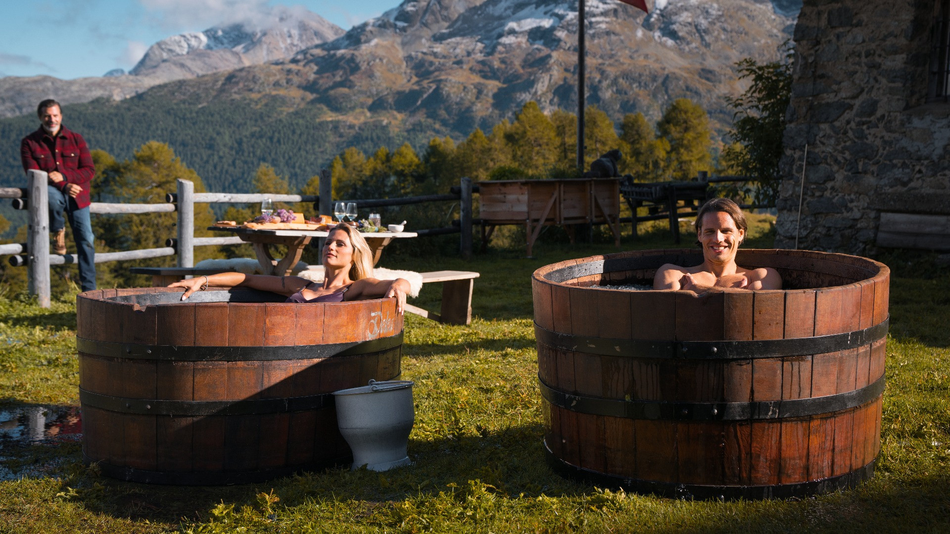 Un tuffo nell'acqua ghiacciata per Michelle Hunziker e Yann Sommer