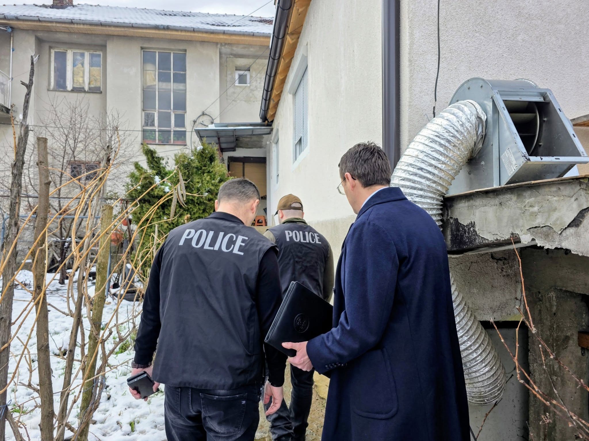 Mund të jetë një imazh i teksti që thotë "POLICE POLICE"