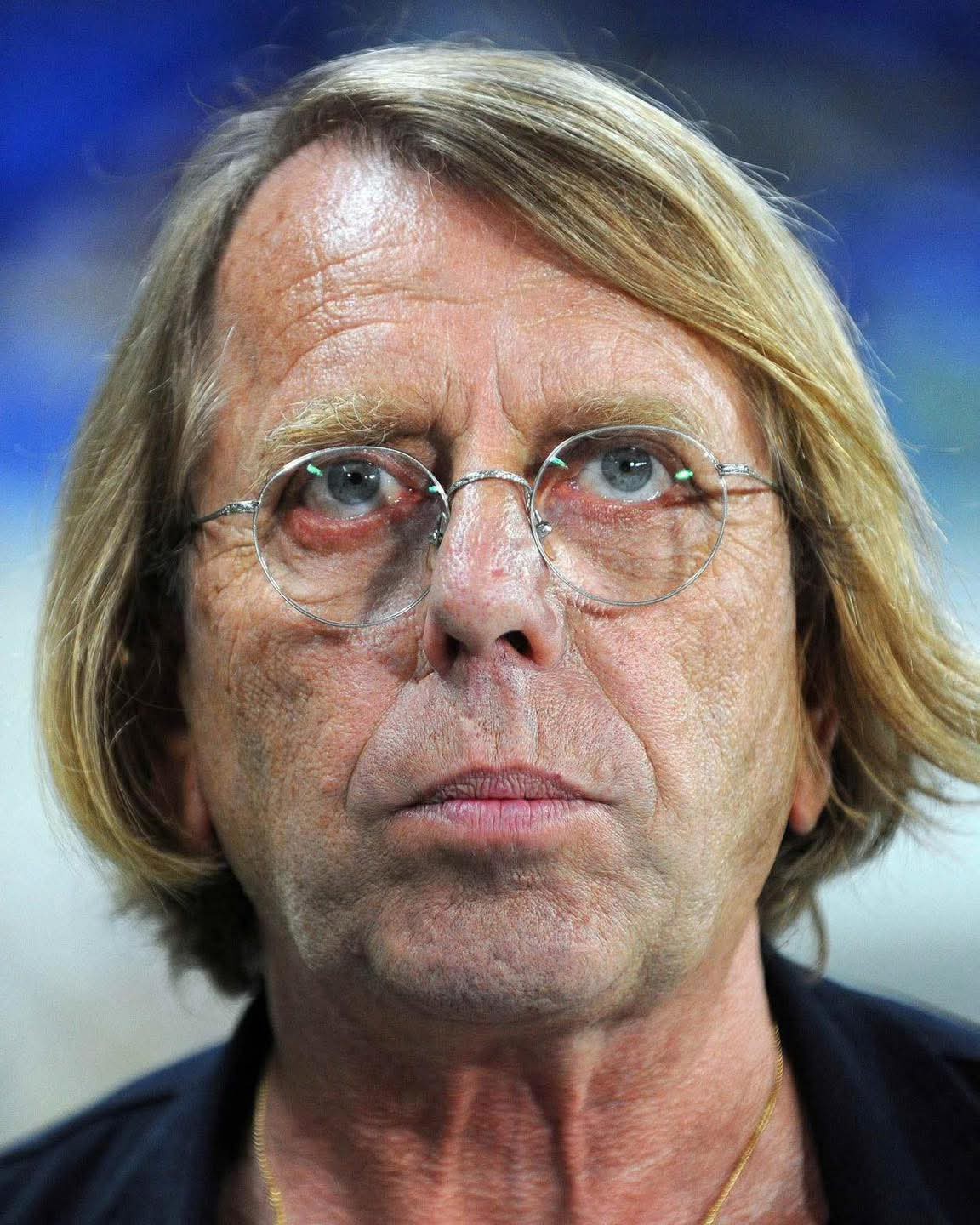 Mund të jetë një imazh i një ose më shumë persona, flokë bjonde dhe syze