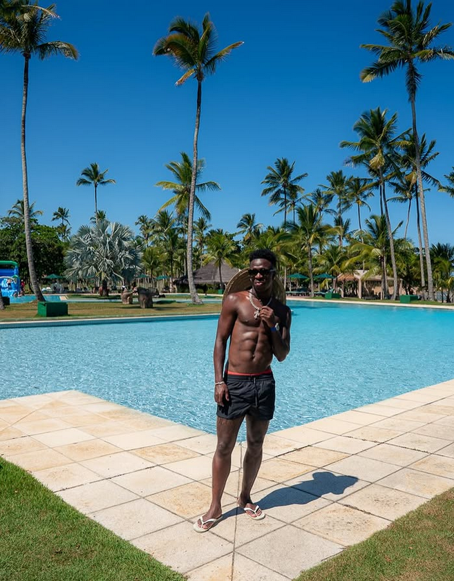 Vinicius celebra sus 59 millones de seguidores en Instagram publicando fotos íntimas: su novia, su casa, sus compañeros, Kim Kardashian...