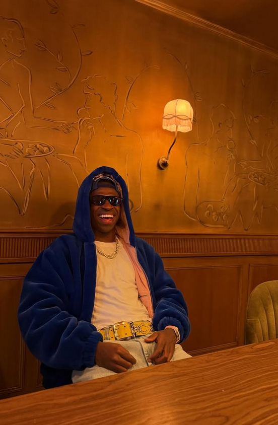 Vinicius celebra sus 59 millones de seguidores en Instagram publicando fotos íntimas: su novia, su casa, sus compañeros, Kim Kardashian...