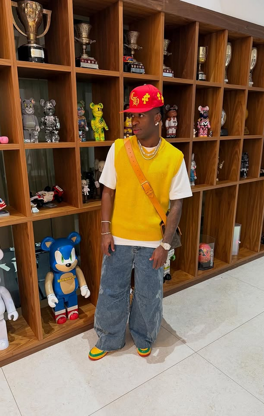 Vinicius celebra sus 59 millones de seguidores en Instagram publicando fotos íntimas: su novia, su casa, sus compañeros, Kim Kardashian...