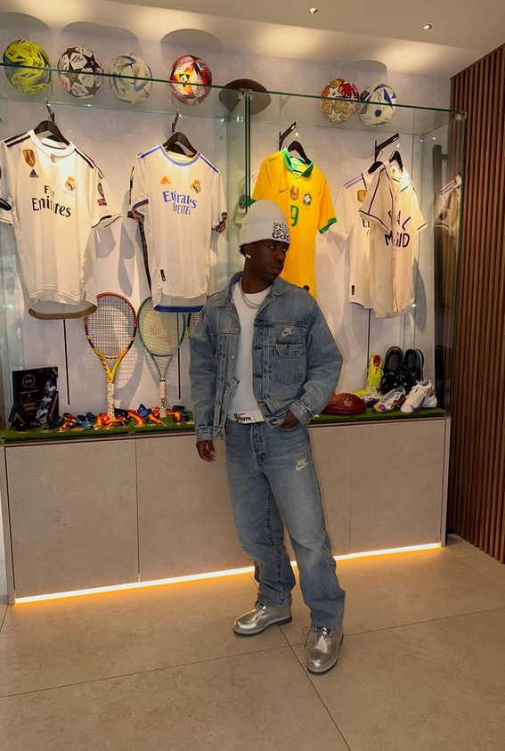 Vinicius celebra sus 59 millones de seguidores en Instagram publicando fotos íntimas: su novia, su casa, sus compañeros, Kim Kardashian...