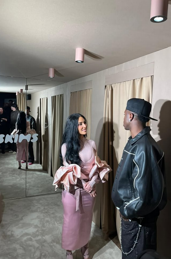 Vinicius celebra sus 59 millones de seguidores en Instagram publicando fotos íntimas: su novia, su casa, sus compañeros, Kim Kardashian...