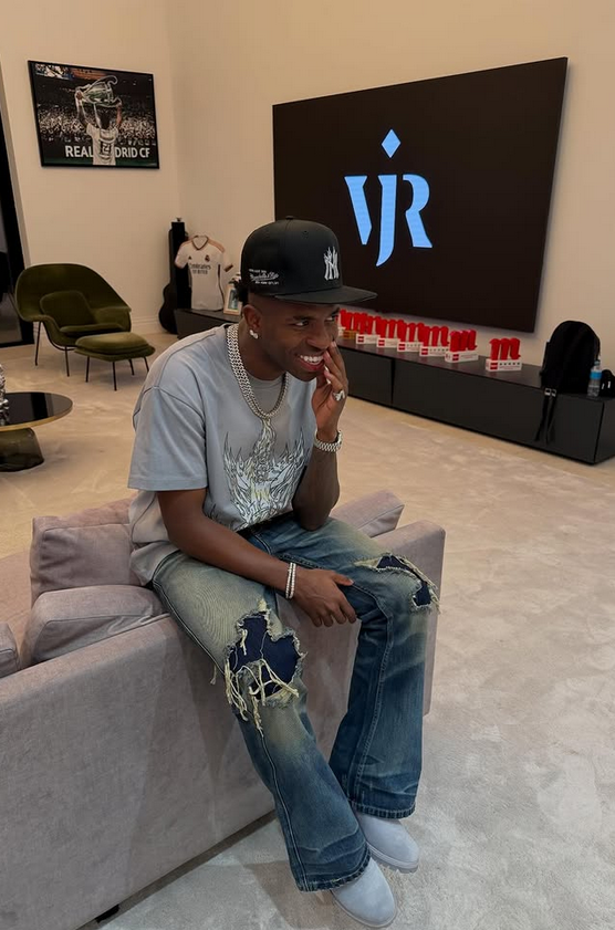 Vinicius celebra sus 59 millones de seguidores en Instagram publicando fotos íntimas: su novia, su casa, sus compañeros, Kim Kardashian...