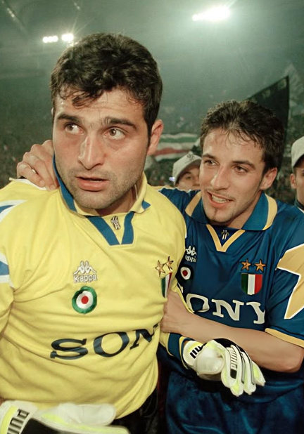 © instagram @alessandrodelpiero