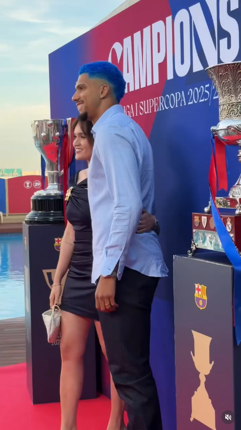 La cena de campeones del Barcelona con los futbolistas y sus parejas: Ronald Araújo y Abigail Olivera