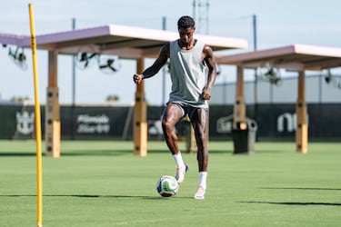 Rashford impacta en casa de Messi