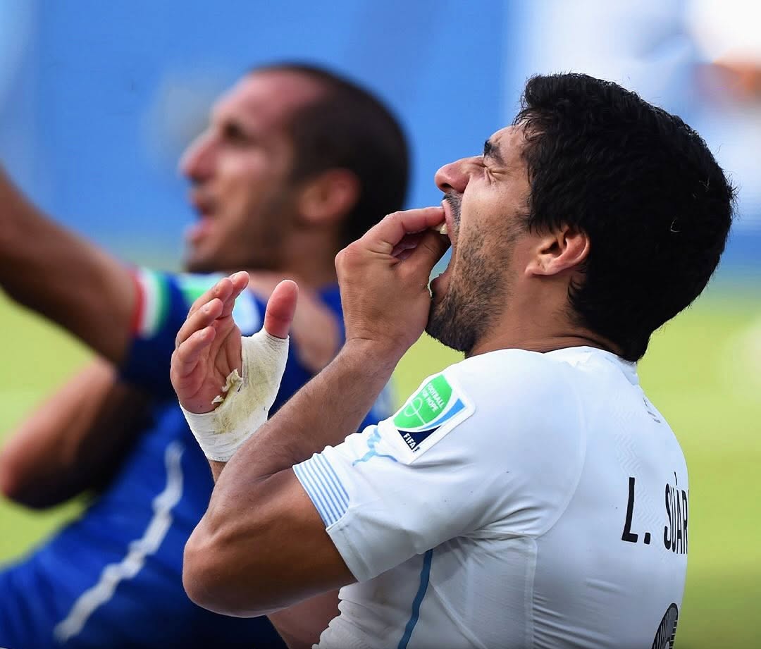 Mund të jetë një imazh i futboll, futboll dhe teksti
