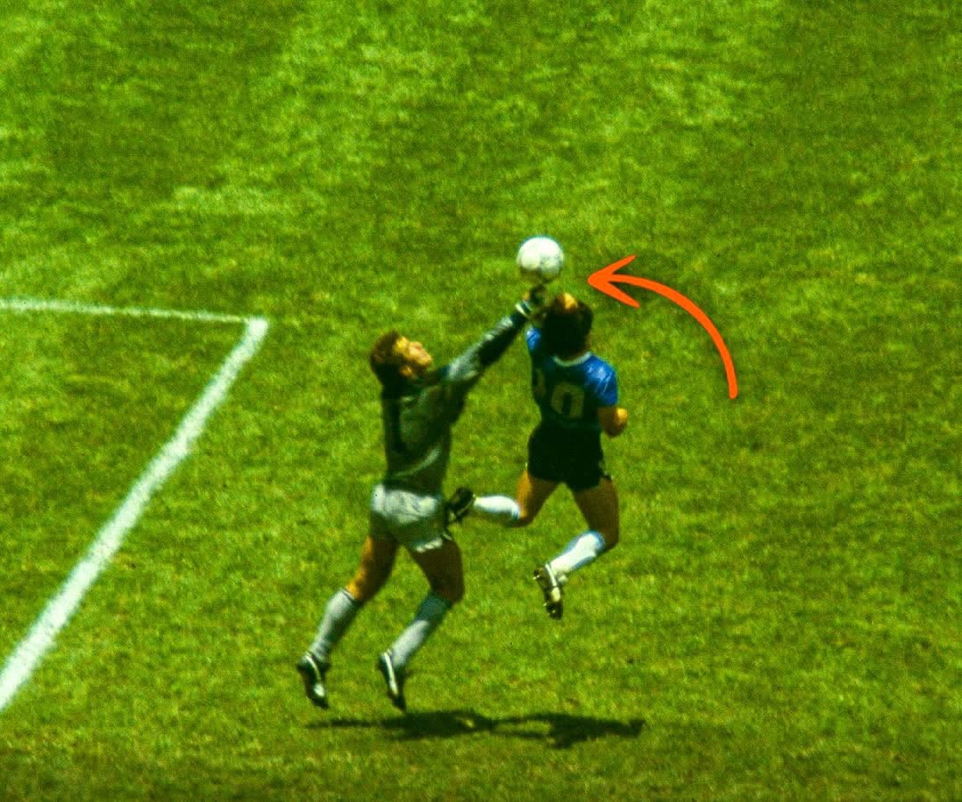 Mund të jetë një imazh i futboll dhe futboll