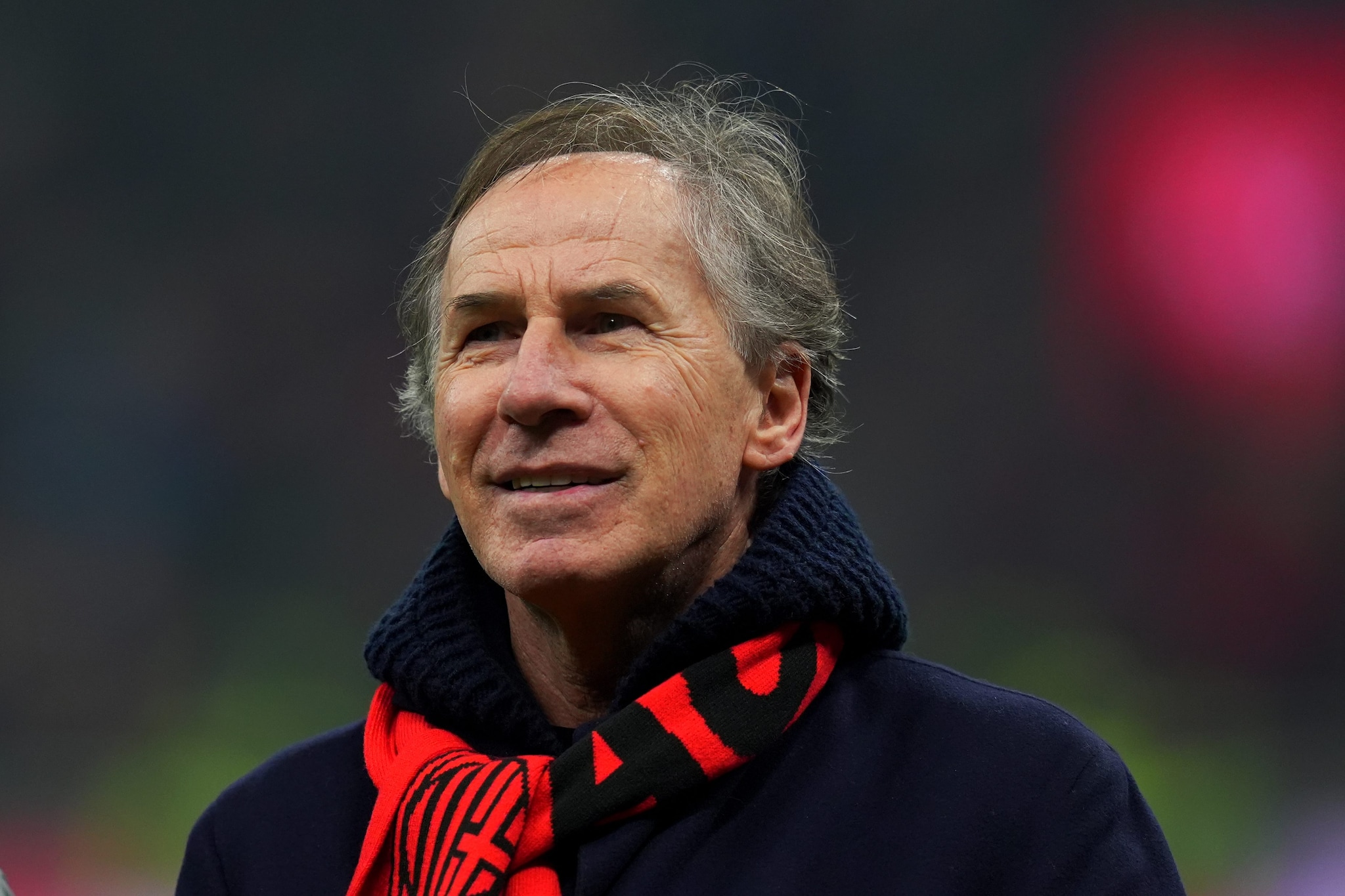 Franco Baresi con la sciarpa del Milan an collo: il legame con la società rossonera è rimasto saldissimo fino all'ultimo