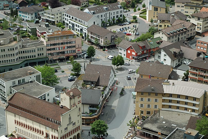 Një pamje ajrore e kryeqytetit të Lihteinshtajnit Vaduz, 19 maj 2008