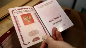 Një pasaportë ruse. Fotografi ilustruese nga arkivi.