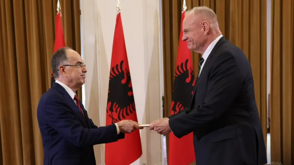 Presidenti i Shqipërisë, Bajram Begaj, pranon letrat kredenciale të ambasadorit të ri amerikan në Tiranë, Eric Wendt.
