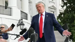 Presidenti amerikan, Donald Trump, duke folur për gazetarët më 26 shtator 2026.