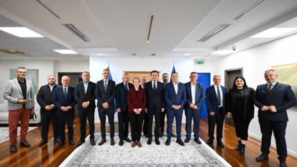 Përfaqësuesit e partive shqiptare nga Lugina në jug të Serbisë priten në takim në Prishtinë nga kryeministri i Kosovës, Albin Kurti, më 29 shtator 2026.