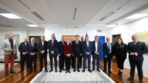 Përfaqësuesit e partive shqiptare nga Lugina në jug të Serbisë priten në takim në Prishtinë nga kryeministri i Kosovës, Albin Kurti, më 29 shtator 2026.